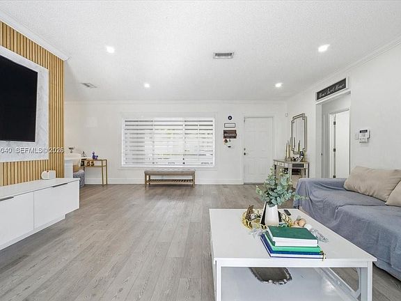3rd image of 740 SW 7th Ave