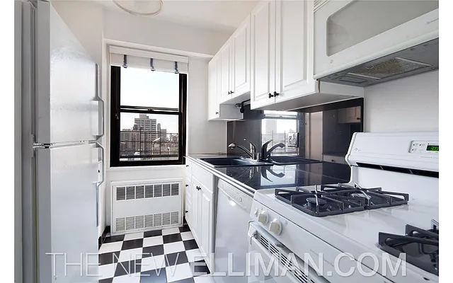 Sold by Douglas Elliman | media 14