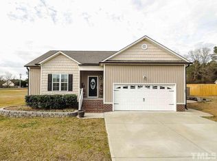 25 Moonlight Dr, Fuquay Varina, NC 27526