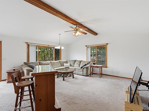 5th image of 3330 Benstein Rd