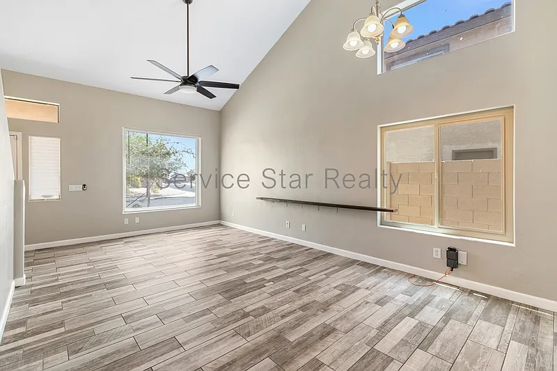 4 bed, 2.5 bath, 1984 sqft, $1,925 — Photo 4