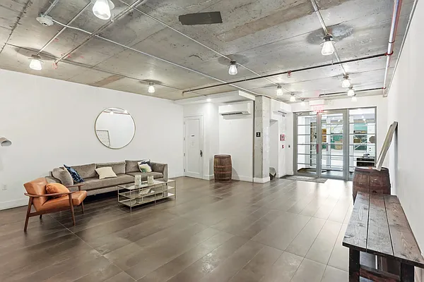 Rented by Pear NYC LLC | media 52