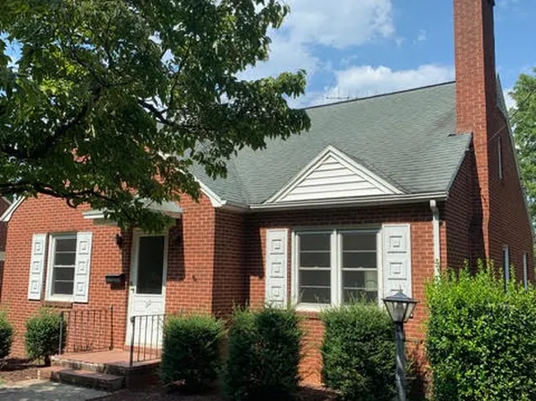 111 S Dogwood Ave, Siler City, NC 27344