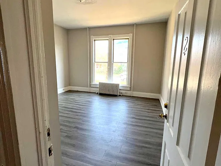 604 Mountain Ave SW #2 — Photo 4