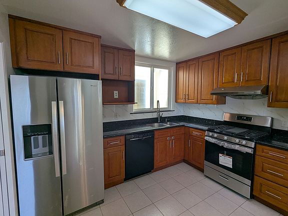 4th image of 60 Alder St