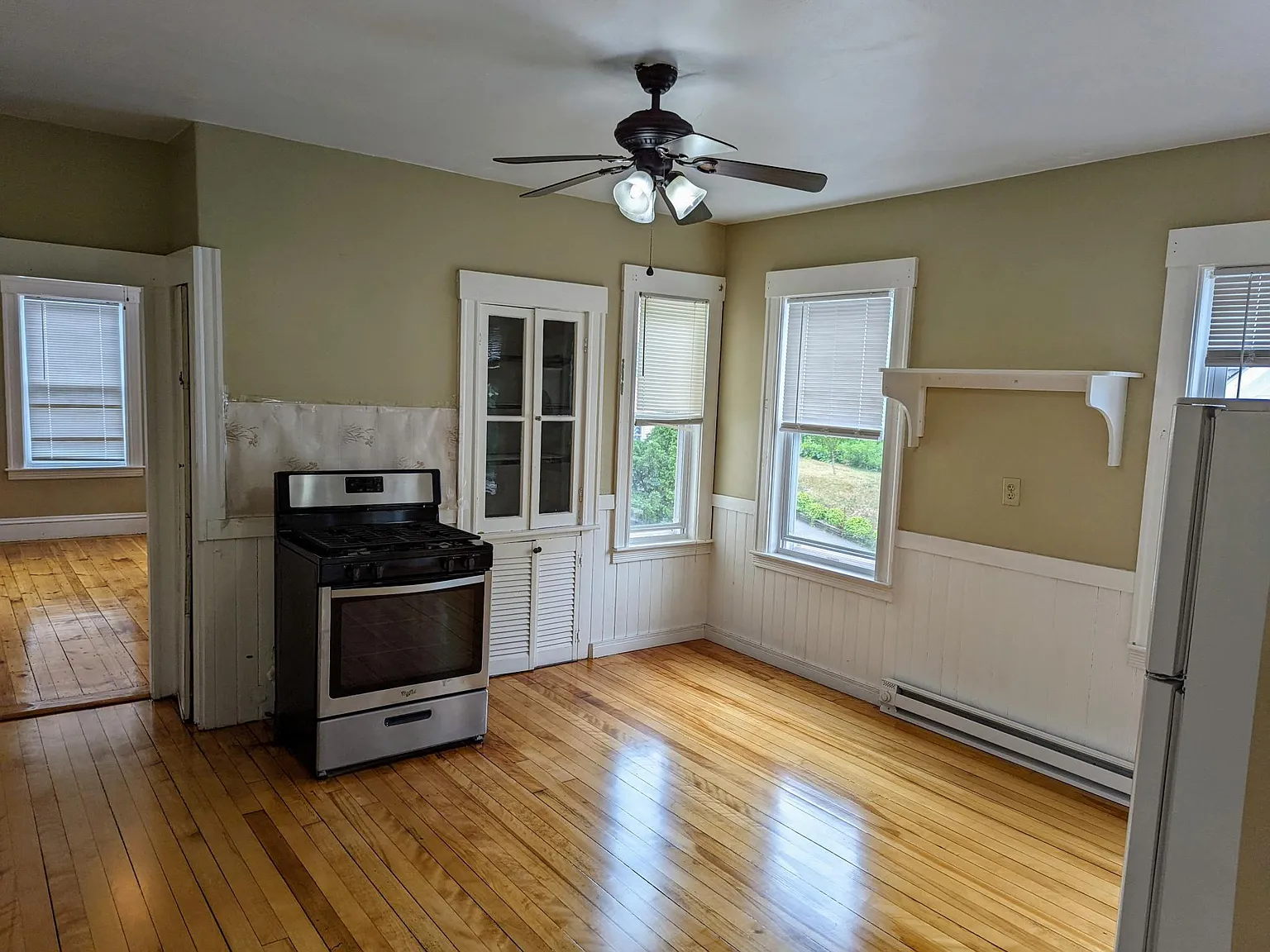 3 bed, 1160 sqft, $1,900 — Photo 3