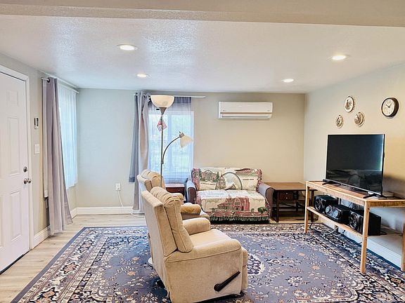 4th image of 4834 Pacific Ave