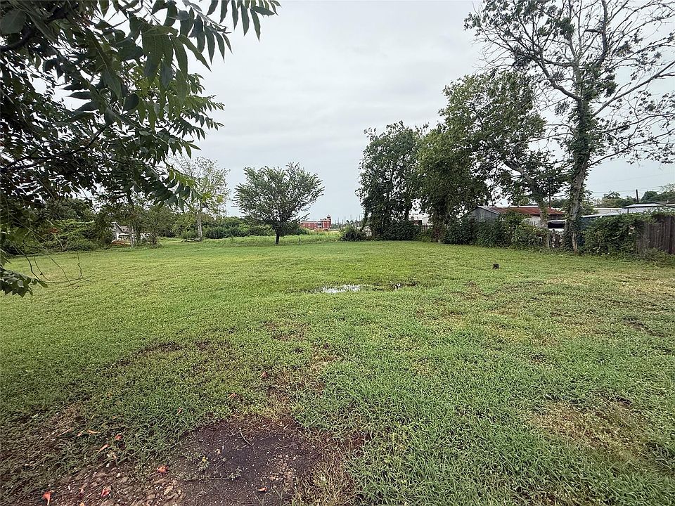 1st image of 206 N 10th St