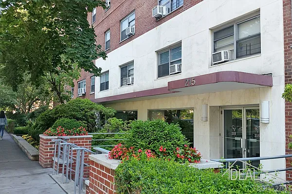 Sold by Ideal Properties Group | media 9