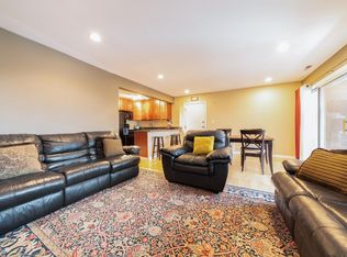 5809 Oakwood Dr APT F, Lisle, IL 60532