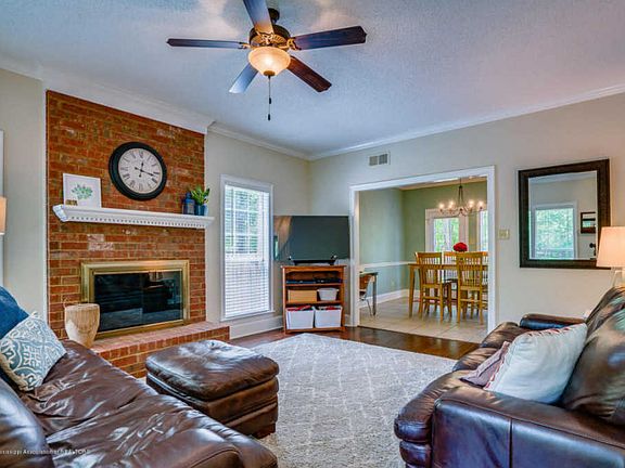 3rd image of 2731 Hickory Hill Dr