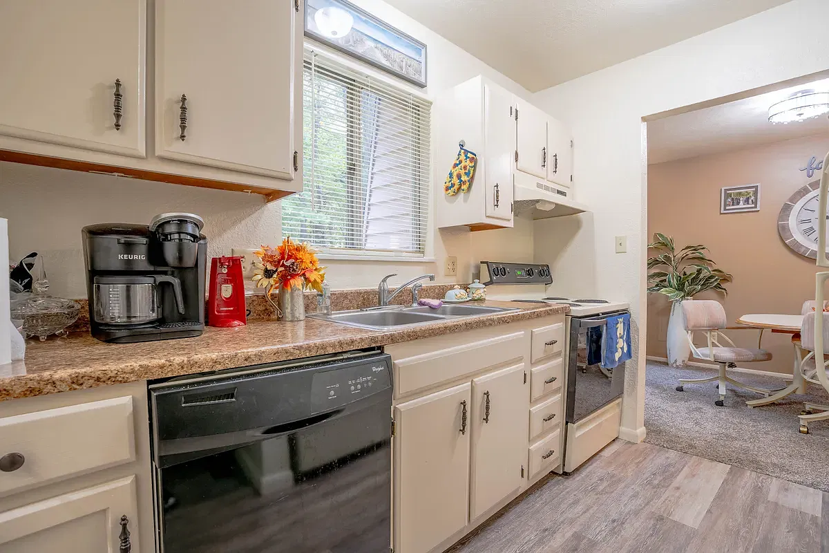 2 bed, 1.5 bath, 1000 sqft, $1,195 — Photo 2