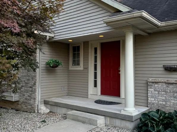 10420 52nd St SE #1, Lowell, MI 49331