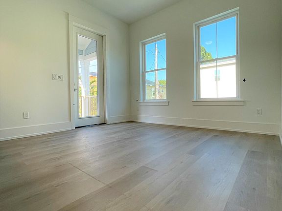 4th image of 509 13th Ave S