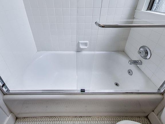 5th image of 3501 Divisadero St APT 19