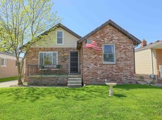 22736 Lake Dr, Saint Clair Shores, MI 48082