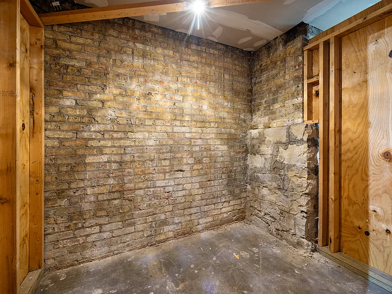 1435 W Addison St #2 — Photo 17