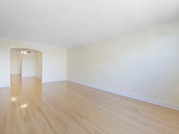 98-120 Queens Boulevard image 3 of 11