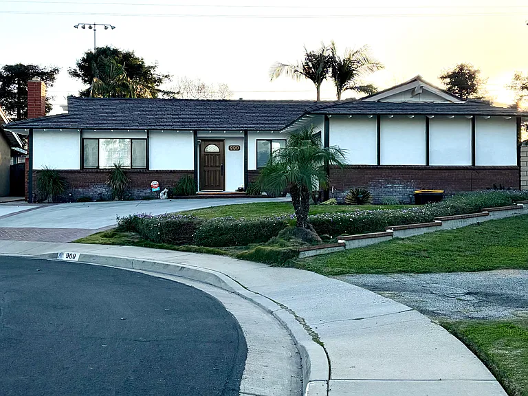 900 W Benbow St — Photo 1