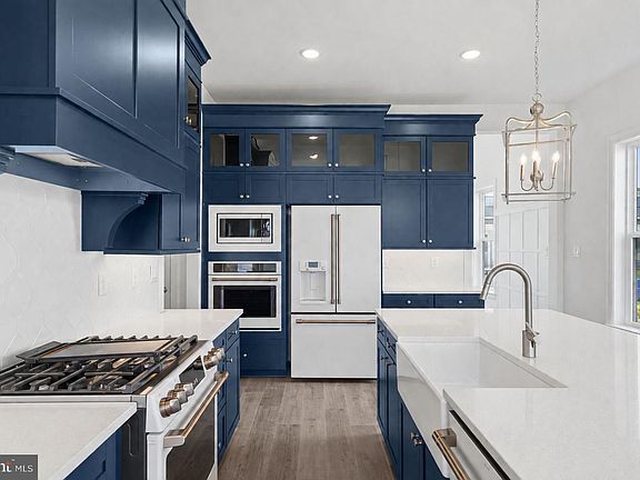 4th image of 22405 Langford Ln