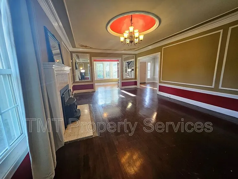 1214 N Pershing Ave — Photo 76