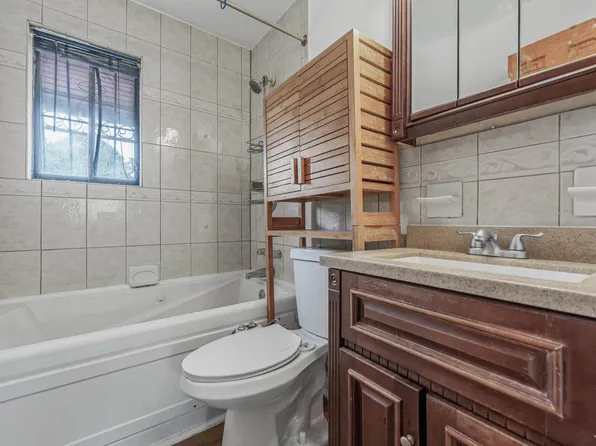 1087 Blake Avenue image 17 of 25