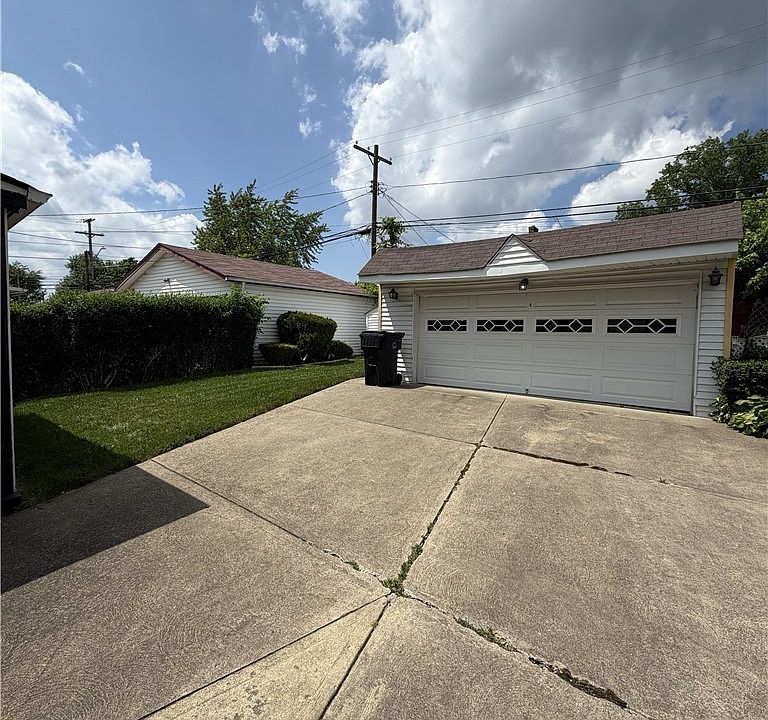 2nd image of 16109 Walden Ave