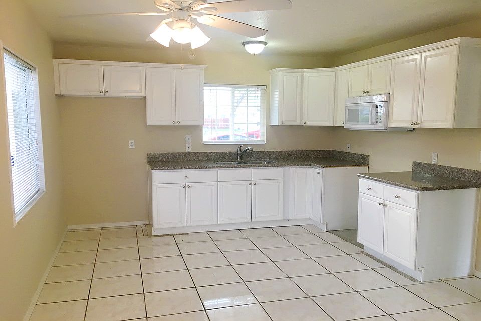 2nd image of 9943 Pepper Ave