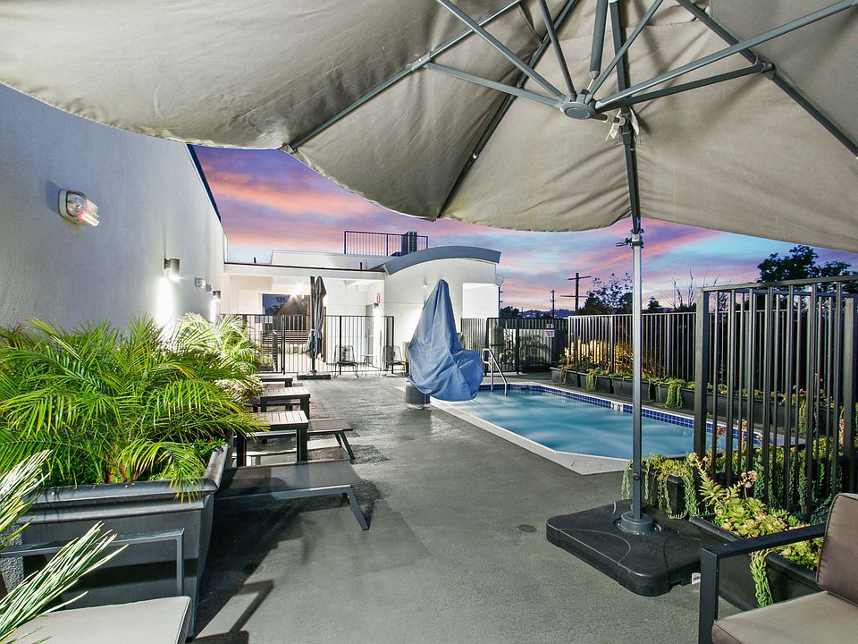 Rooftop Pool and Spa