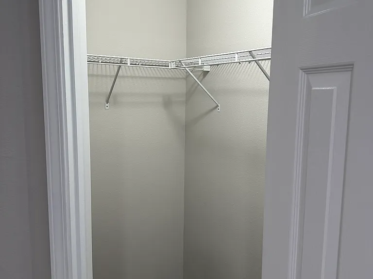 875 Southern Creek Dr — Photo 9