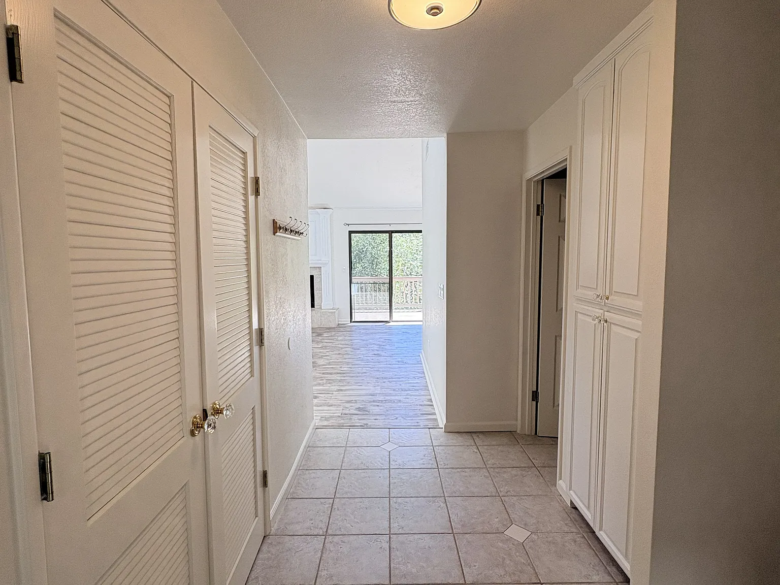 3 bed, 2.5 bath, 1492 sqft, $2,650 — Photo 2