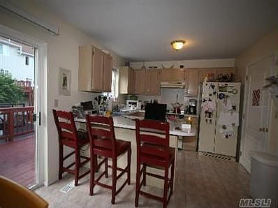 4th image of 204 Hendrick Ave E