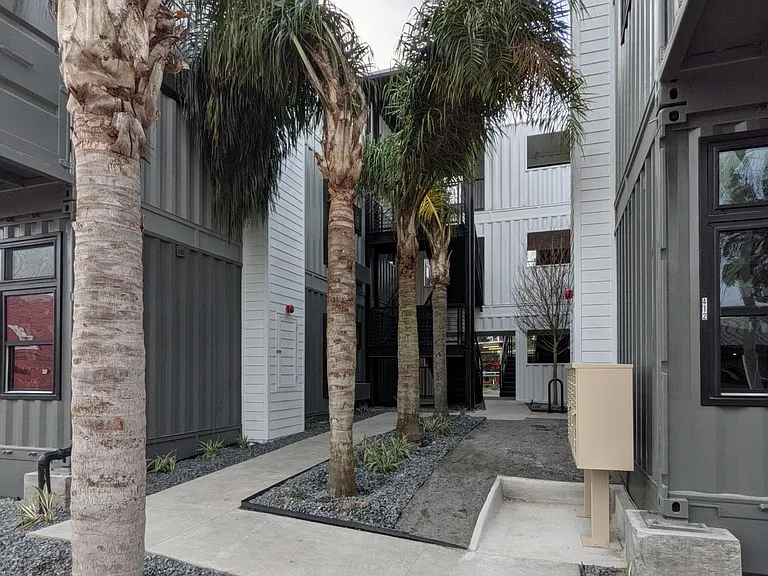 412 E Ashley St — Photo 8