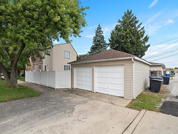 4th image of 5601 N Ozark Ave