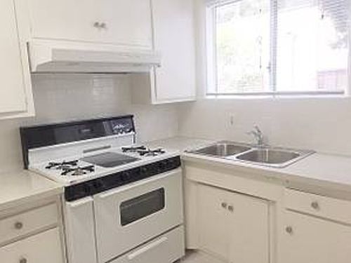 5th image of 823 N Curson Ave