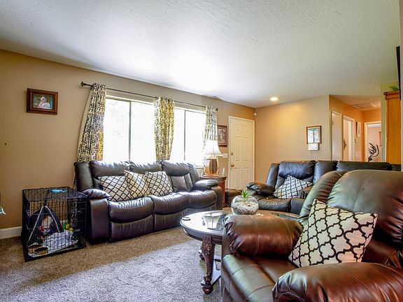 2nd image of 220 Silver Leaf Dr APT A