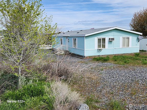 2nd image of 602 SE Hilltop Drive