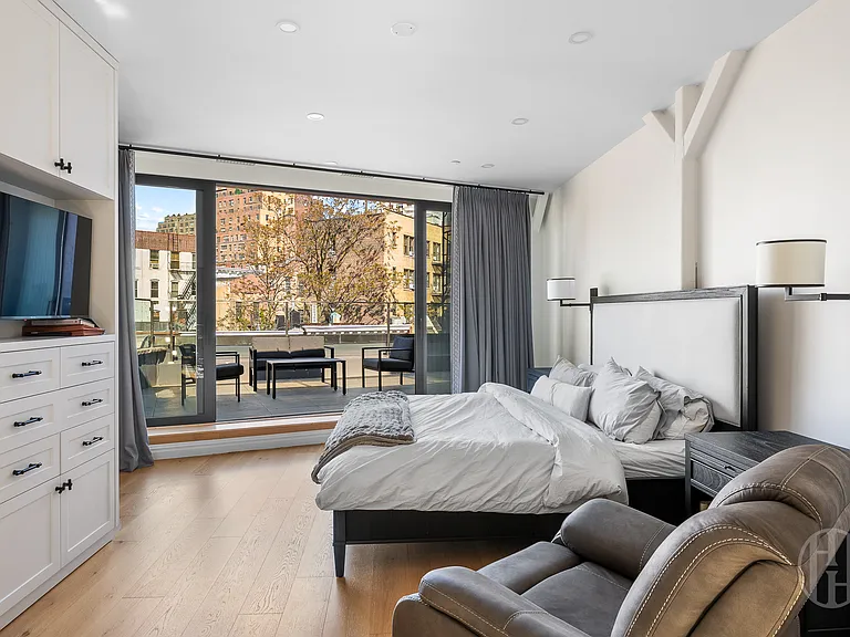 107 Greenwich Ave #2 — Photo 9