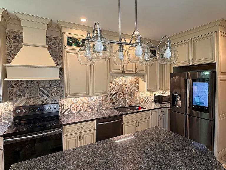 503 Russell St — Photo 17