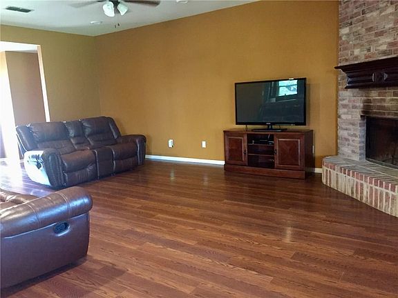 3rd image of 151 Meadow Park Dr