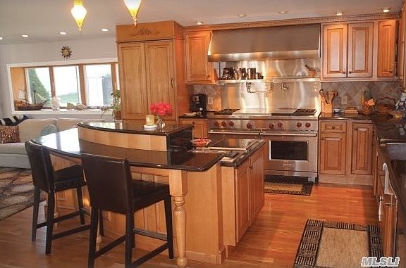 2nd image of 15 Laurel Ln