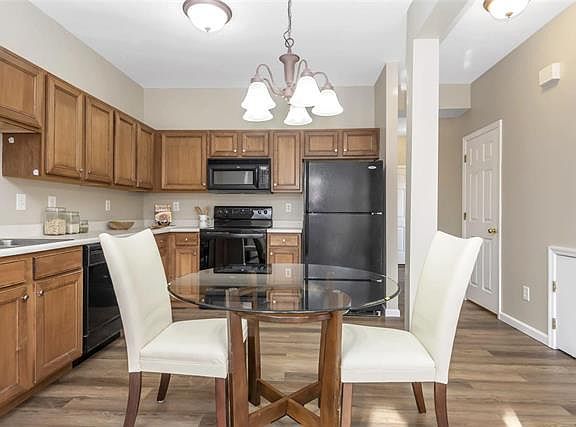 2nd image of 4857 Heritage Heights Cir