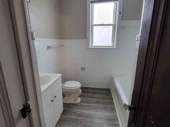5th image of 3862-66 S Spring Ave #3862-3W