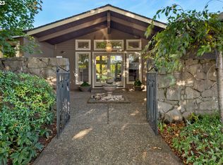 7685 SW Willowmere Dr, Portland, OR 97225
