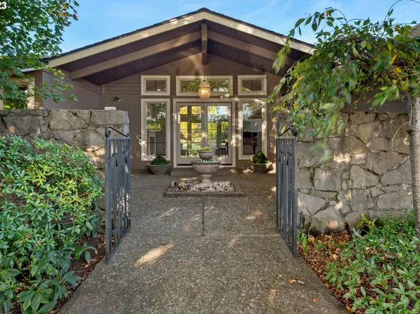 7685 SW Willowmere Dr, Portland, OR 97225