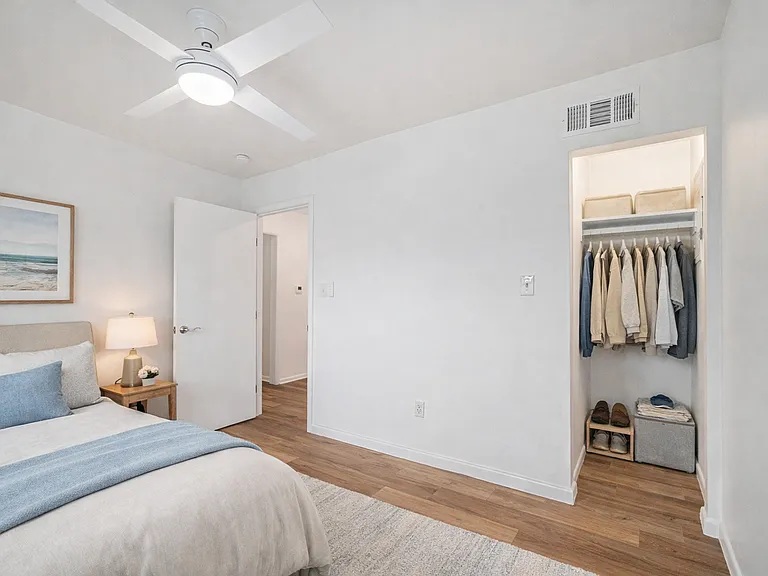 Royal Court Apartments — Photo 12