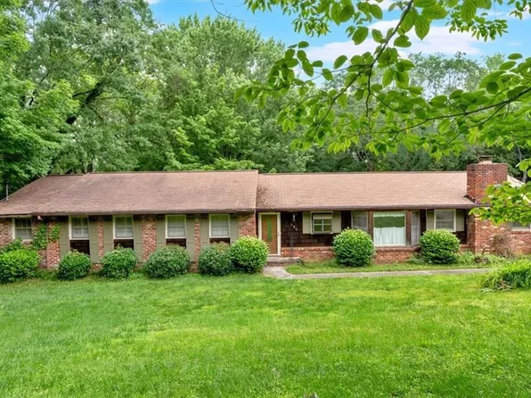 124 Chaseland Rd, Sandy Springs, GA 30328