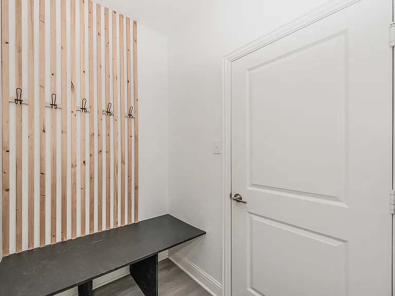 727 Mahogany Ln — Photo 17