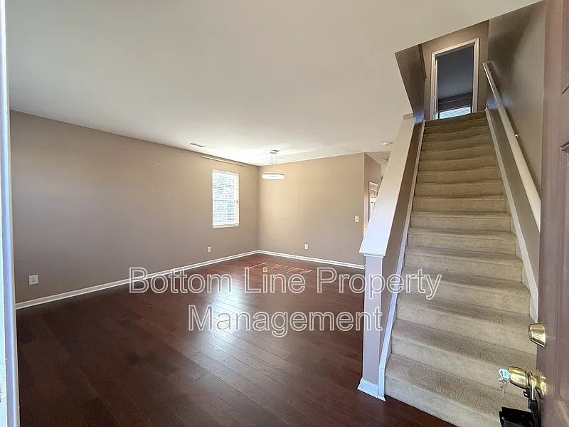 3 bed, 2.5 bath, 2342 sqft, $2,695 — Photo 3