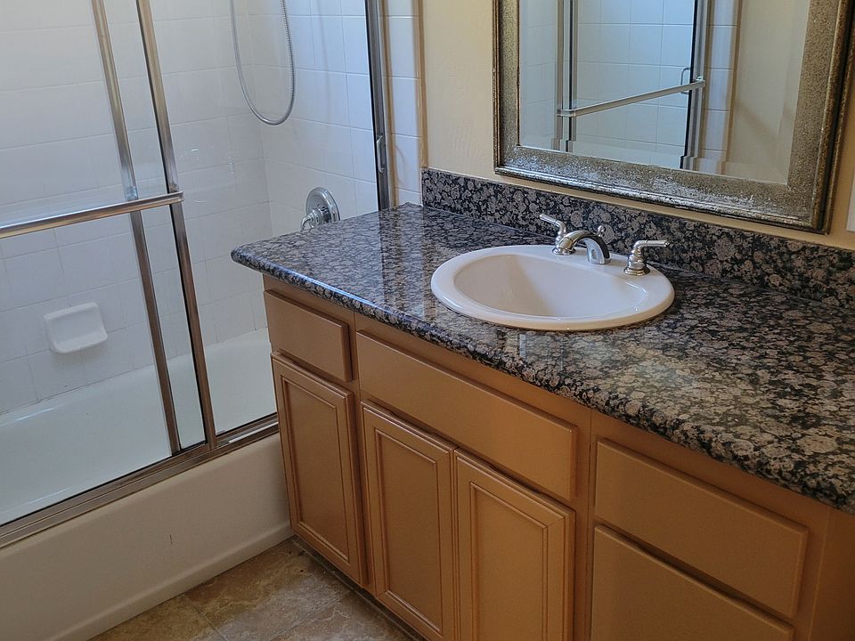 1st image of 800 N Mollison Ave N #11